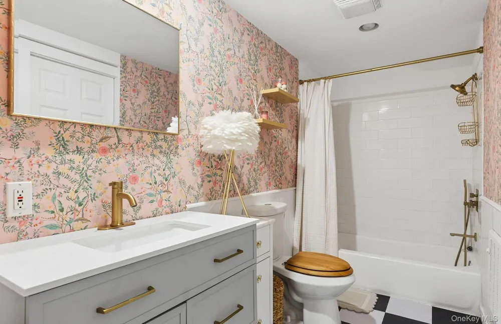 15 Indian Hill Road East Hampton, NY 11937