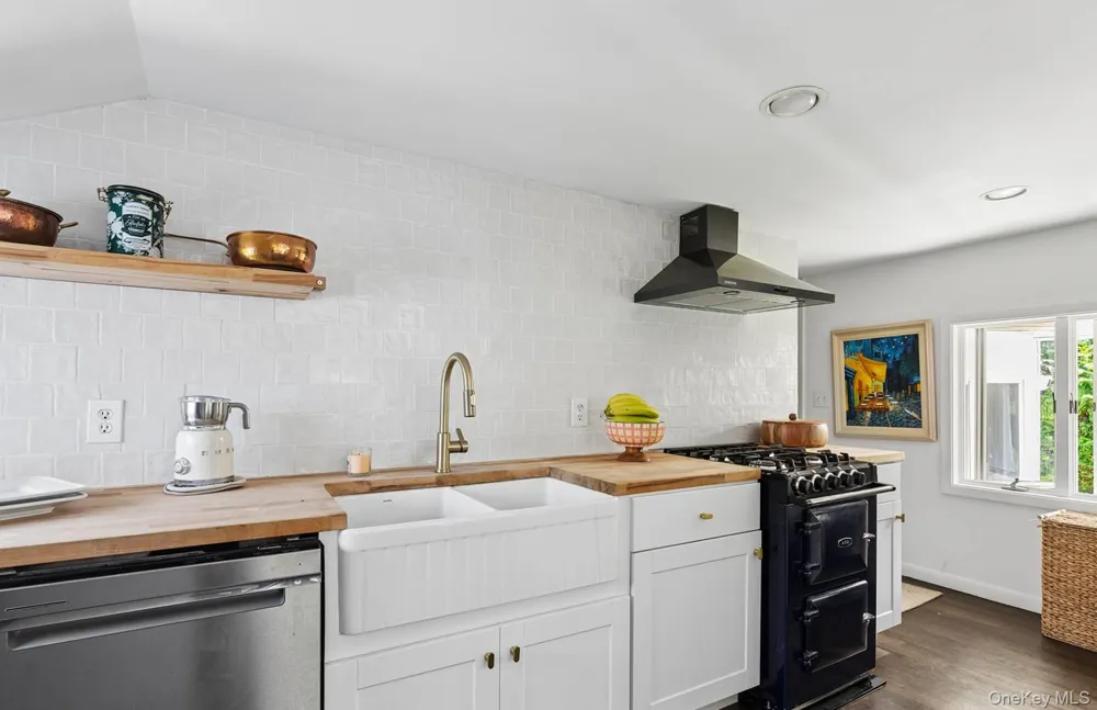 15 Indian Hill Road East Hampton, NY 11937