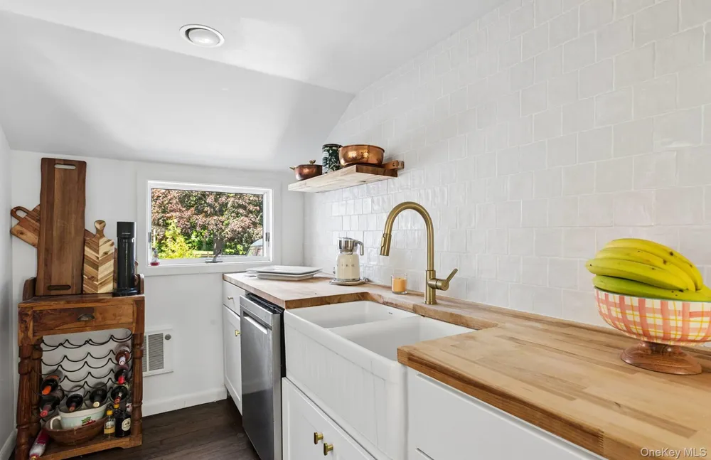 15 Indian Hill Road East Hampton, NY 11937