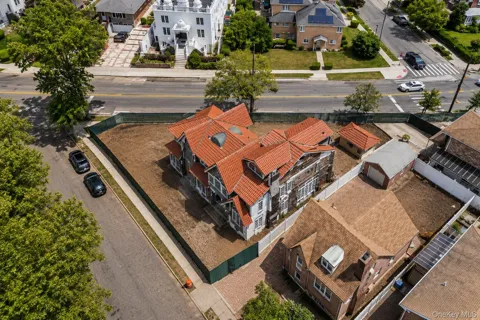 172-28 83rd Avenue