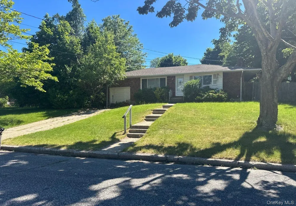 1533 Agate Street Bay Shore, NY 11706