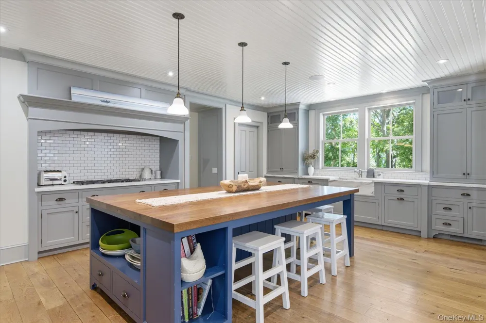 43 Gardiners Bay Drive Shelter Island, NY 11964