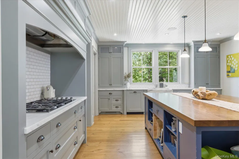 43 Gardiners Bay Drive Shelter Island, NY 11964