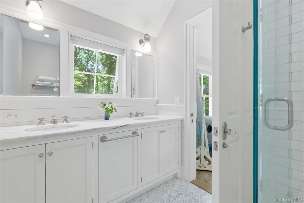 43 Gardiners Bay Drive Shelter Island, NY 11964
