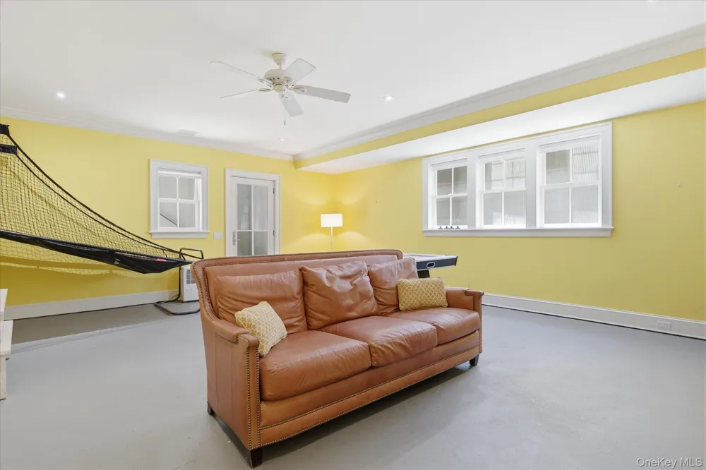 43 Gardiners Bay Drive Shelter Island, NY 11964
