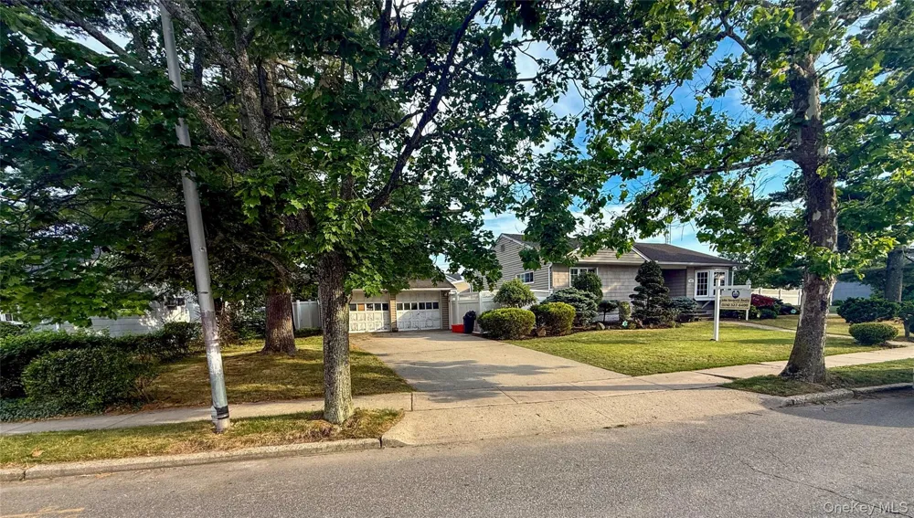 685 Seabury Avenue Franklin Square, NY 11010