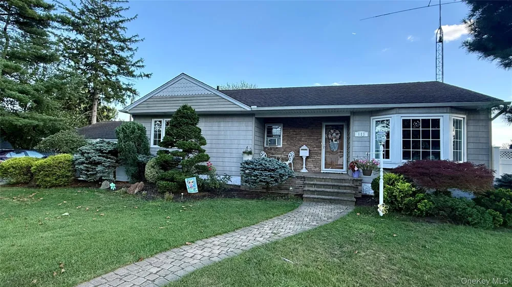 685 Seabury Avenue Franklin Square, NY 11010