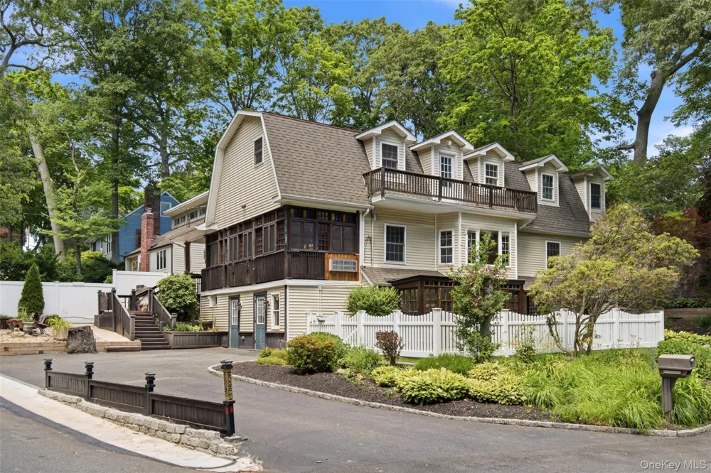 300 McKinley Terrace Centerport, NY 11721