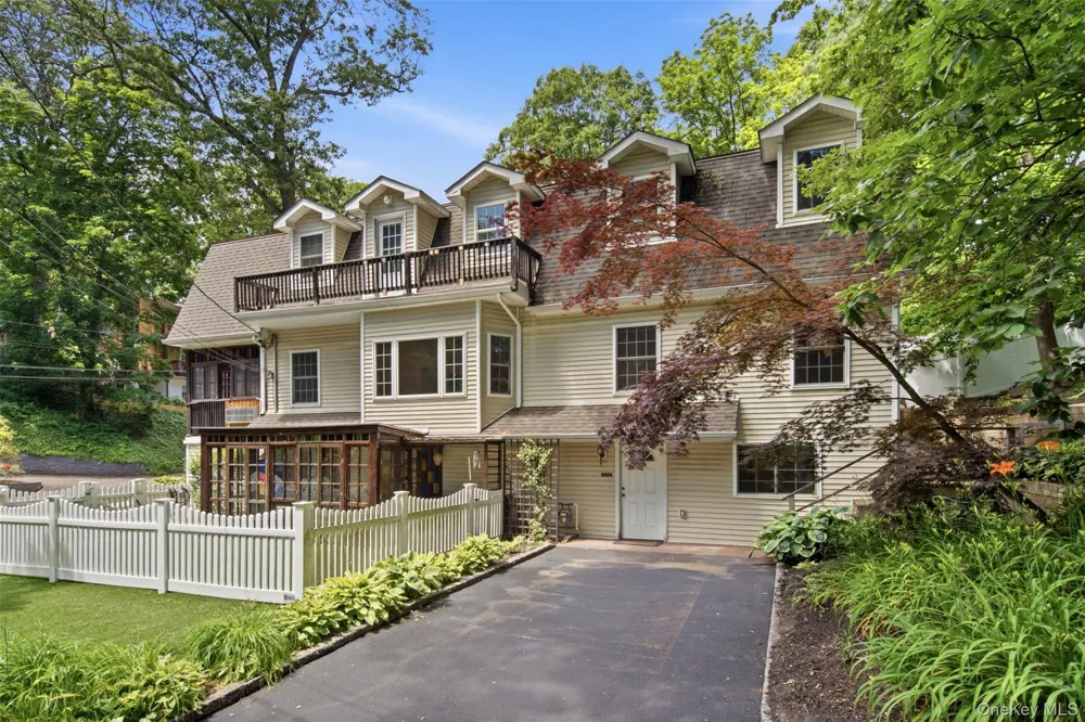 300 McKinley Terrace Centerport, NY 11721