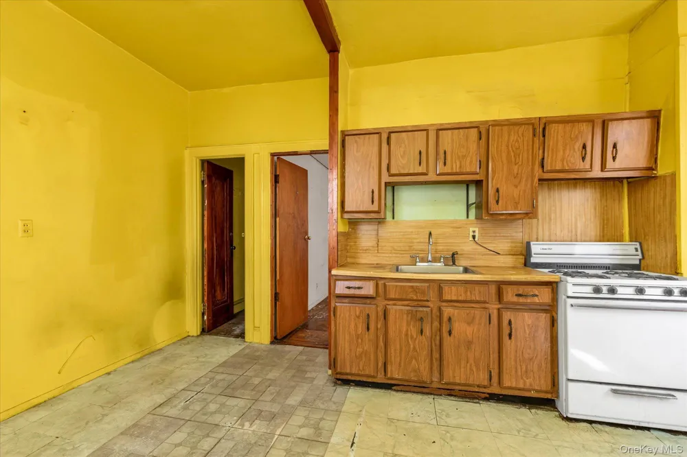 11232 196th Street Saint Albans, NY 11412