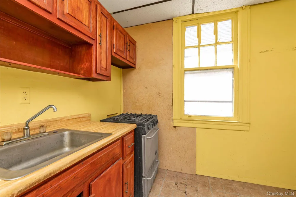 11232 196th Street Saint Albans, NY 11412