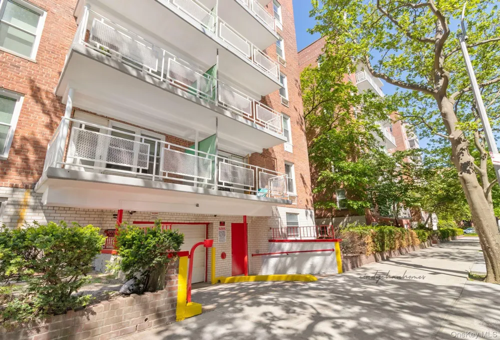 66-10 Thornton Place #2E Rego Park, NY 11374