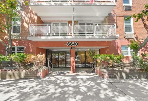 66-10 Thornton Place #2E