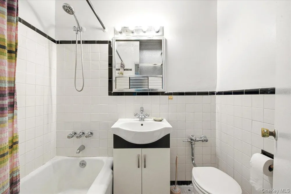 66-10 Thornton Place #2E Rego Park, NY 11374