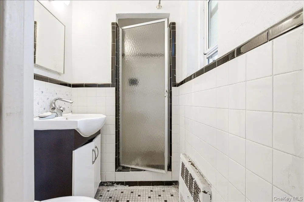 66-10 Thornton Place #2E Rego Park, NY 11374
