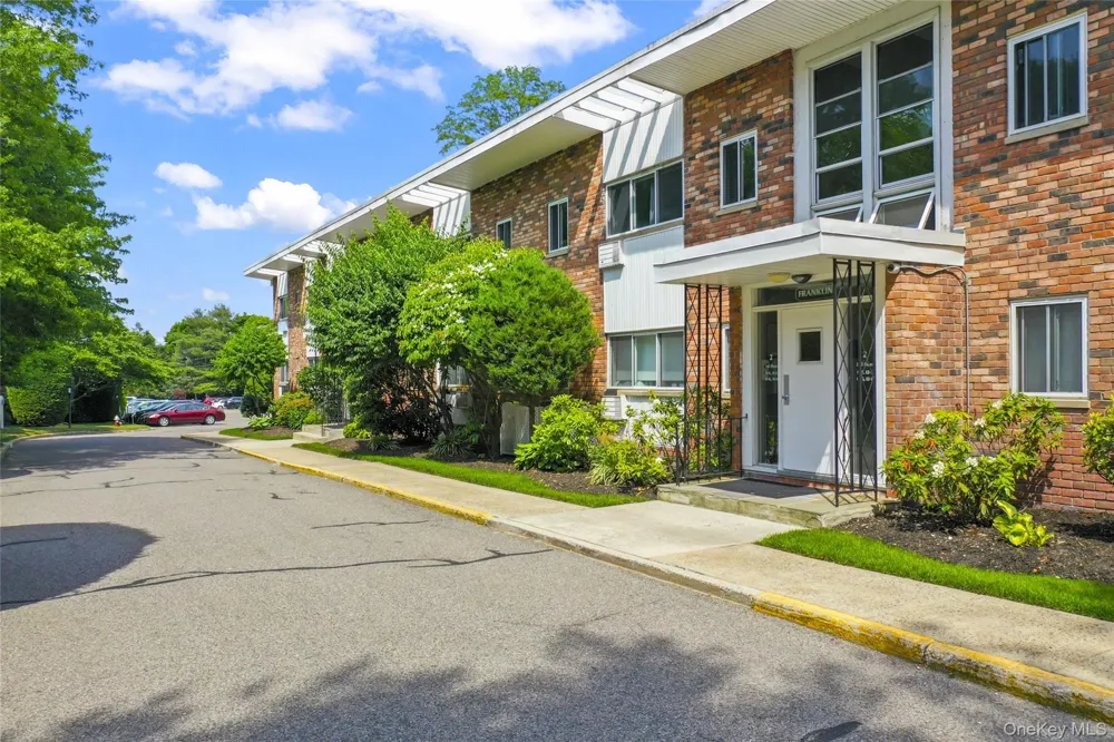 200 Lexington Ave #12E Oyster Bay, NY 11771