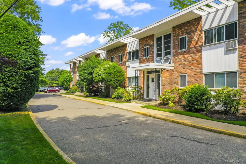 200 Lexington Ave #12E Oyster Bay, NY 11771