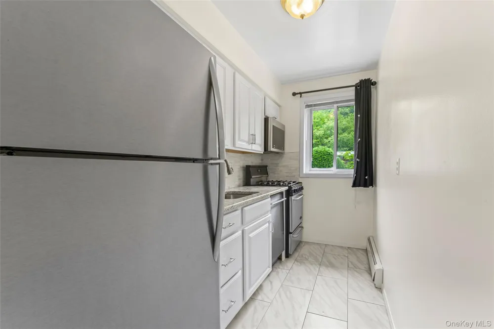 200 Lexington Ave #12E Oyster Bay, NY 11771