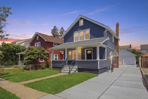 107 E Saint Marks Place