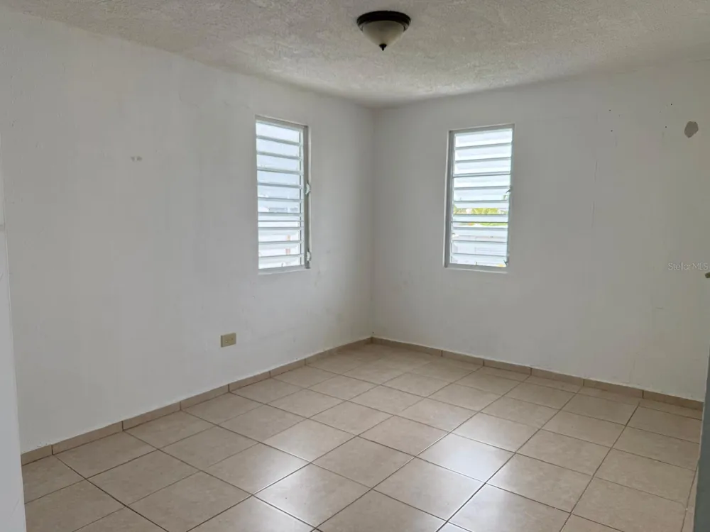 53 CALLE SATURNO COM SANDIN #1 Vega Baja, PR 00693