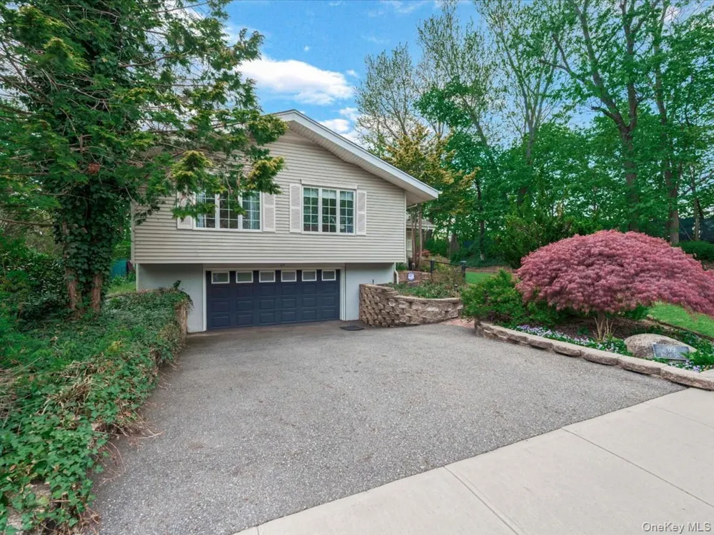 69 Roger Drive Port Washington, NY 11050