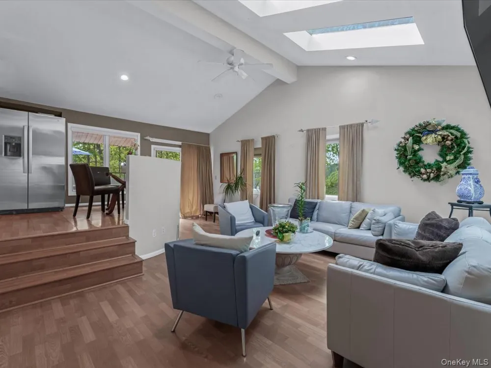 69 Roger Drive Port Washington, NY 11050