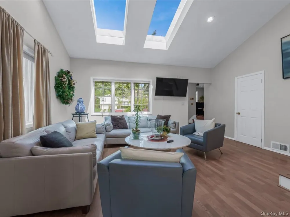 69 Roger Drive Port Washington, NY 11050