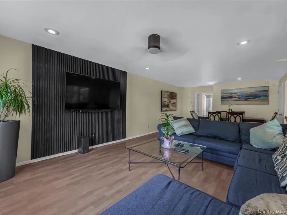 69 Roger Drive Port Washington, NY 11050