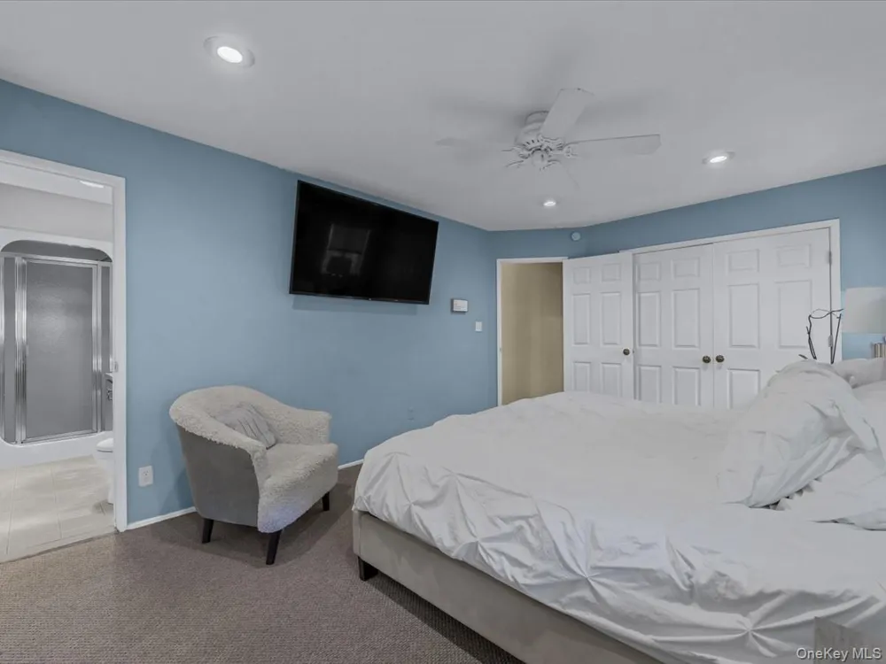 69 Roger Drive Port Washington, NY 11050