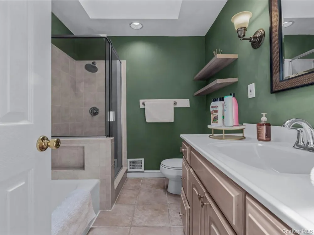 69 Roger Drive Port Washington, NY 11050