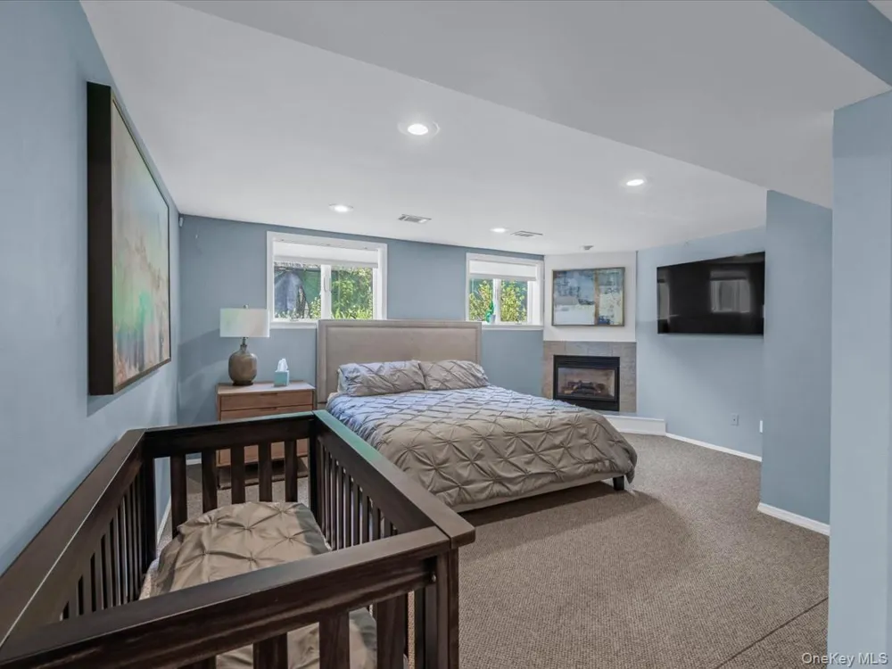69 Roger Drive Port Washington, NY 11050