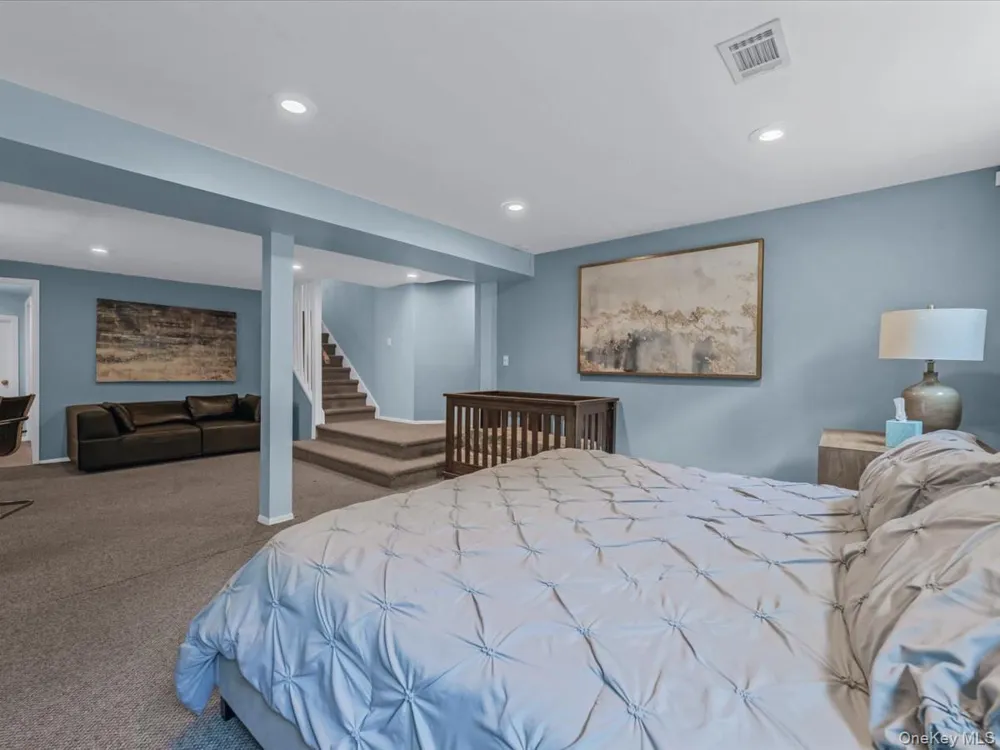 69 Roger Drive Port Washington, NY 11050