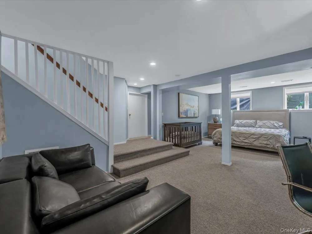 69 Roger Drive Port Washington, NY 11050