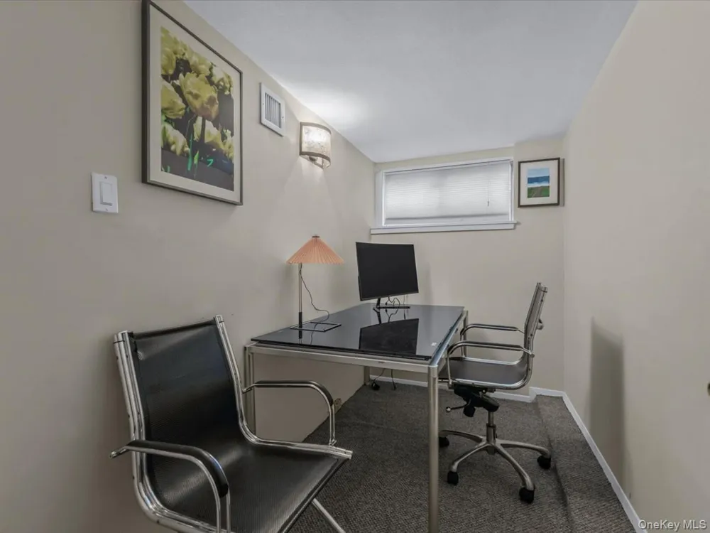 69 Roger Drive Port Washington, NY 11050