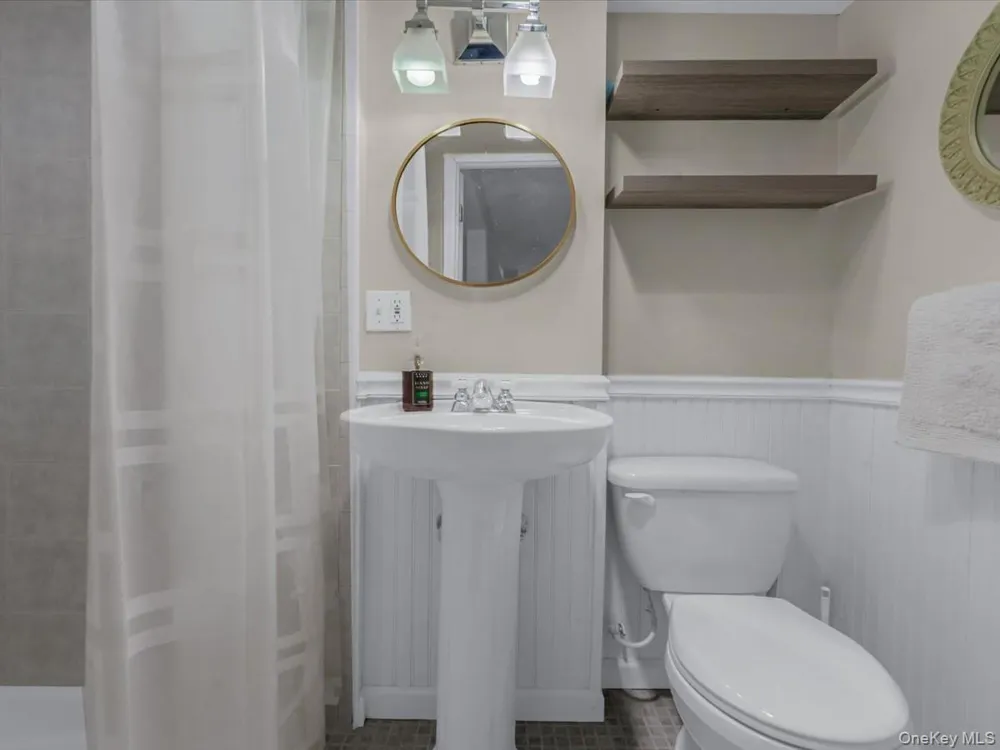69 Roger Drive Port Washington, NY 11050