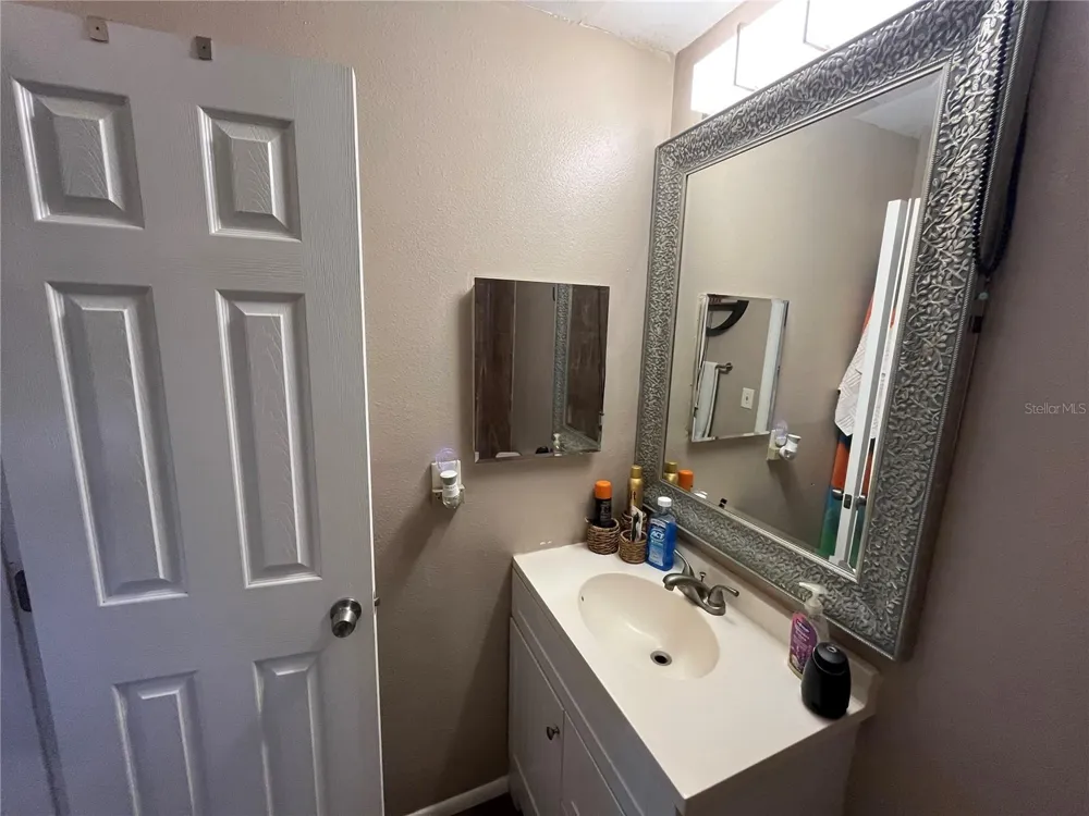 2632 HIDDEN LAKE DR N #B Sarasota, FL 34237