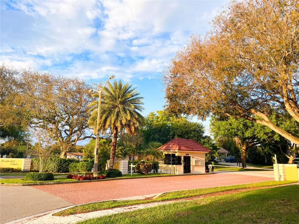 3635 WHITEHALL DRIVE #401 West Palm Beach, FL 33401