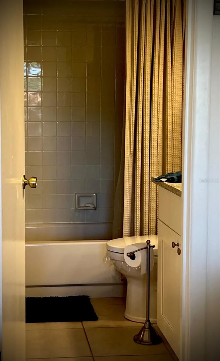 4606 WEYBRIDGE #26 Sarasota, FL 34235