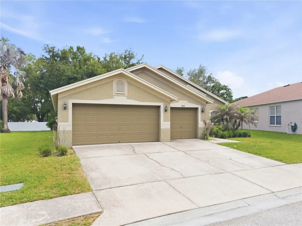 5912 BRAMBLE BUSH COURT Zephyrhills, FL 33541