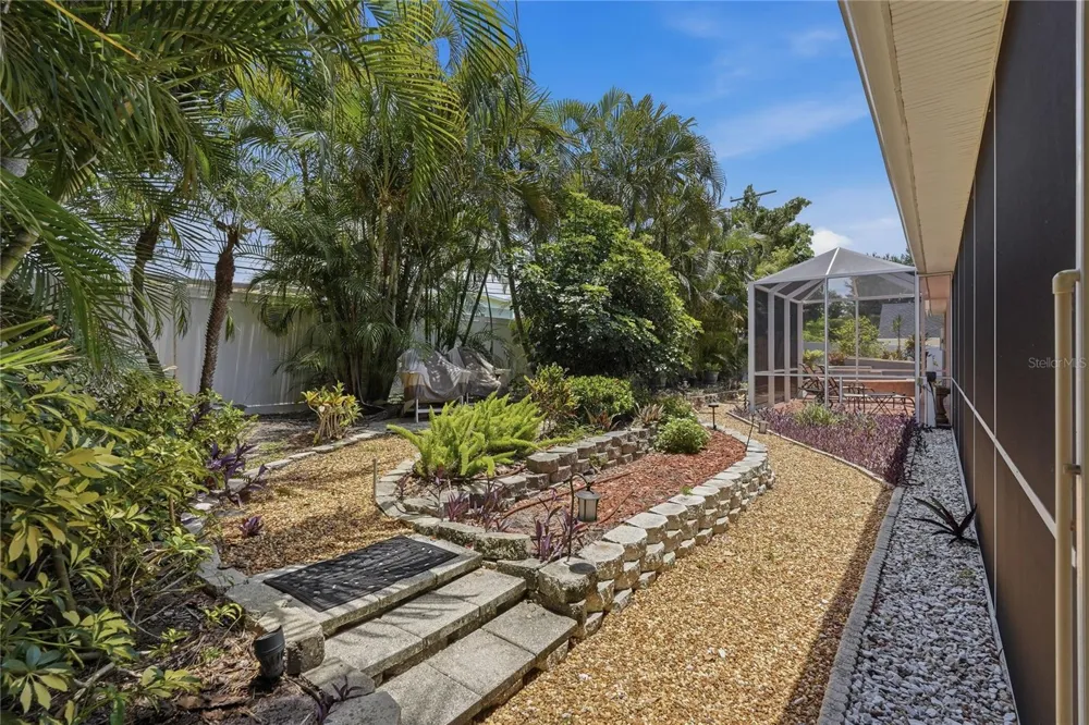 121 HARBOR VIEW LANE Belleair Bluffs, FL 33770