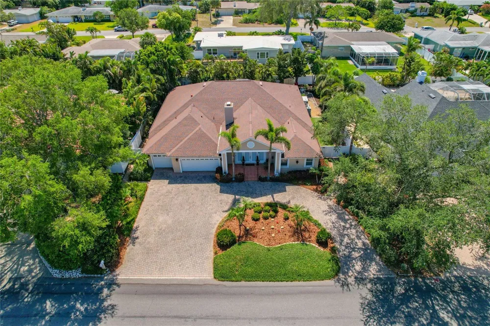 121 HARBOR VIEW LANE Belleair Bluffs, FL 33770