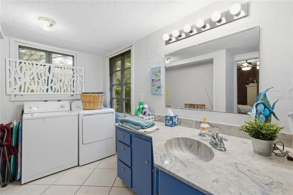 411 W 48TH STREET Bradenton, FL 34209