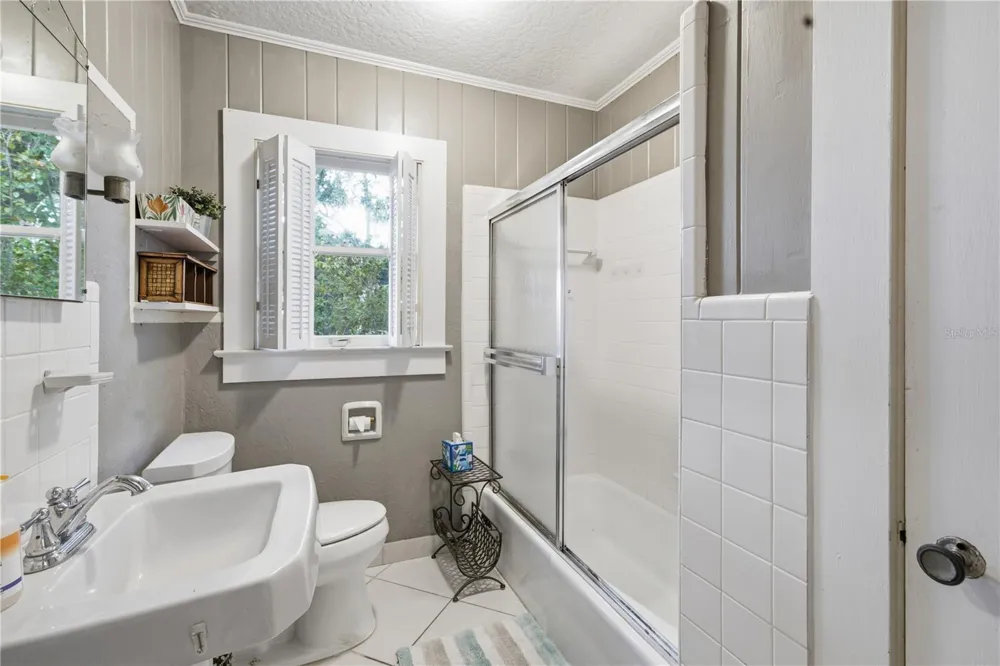 411 W 48TH STREET Bradenton, FL 34209