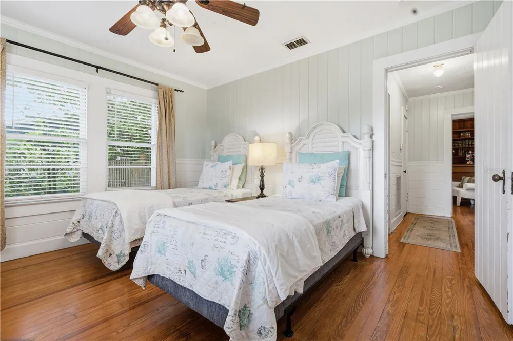411 W 48TH STREET Bradenton, FL 34209