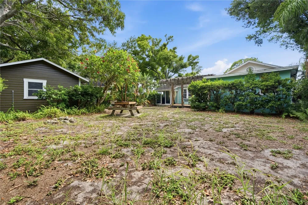 411 W 48TH STREET Bradenton, FL 34209