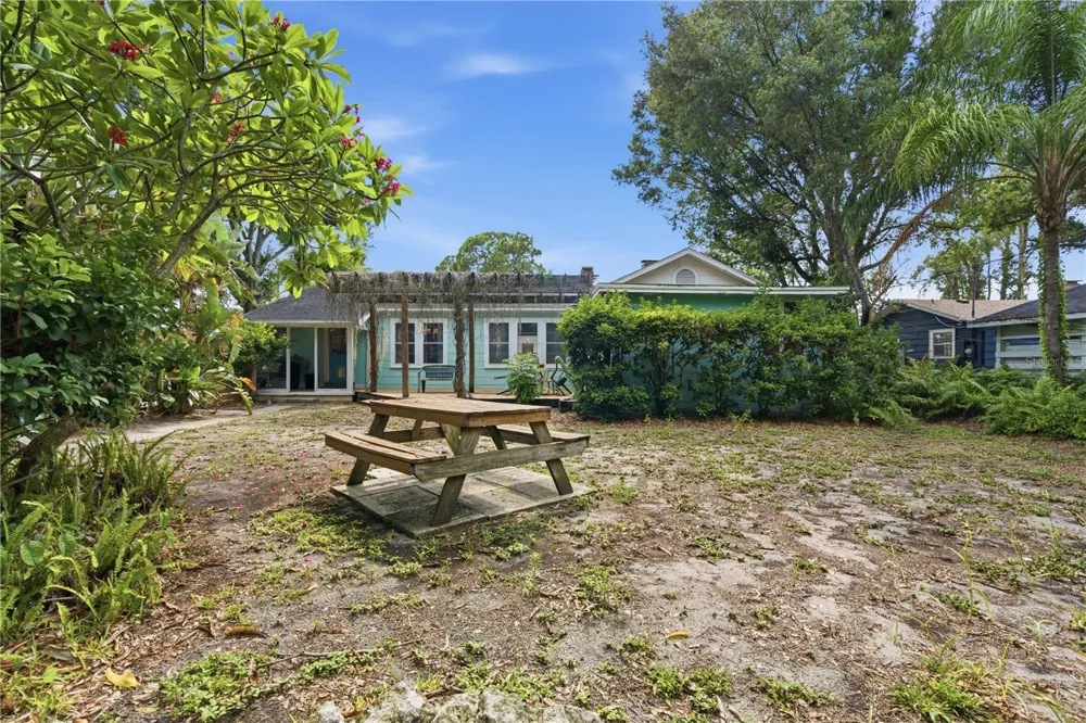 411 W 48TH STREET Bradenton, FL 34209