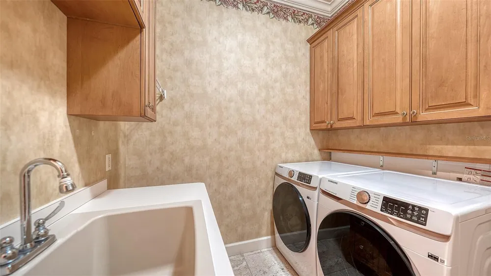 8889 ENCLAVE COURT Sarasota, FL 34238