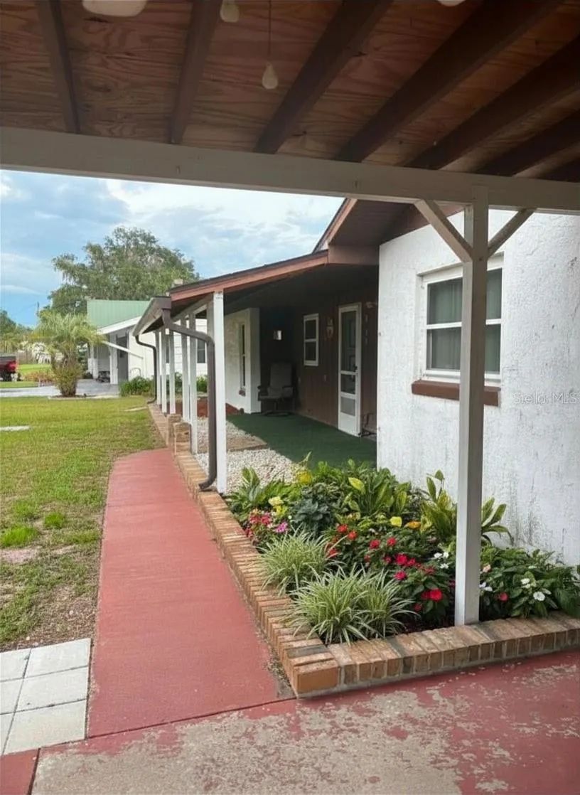 919 CR 482D Lake Panasoffkee, FL 33538
