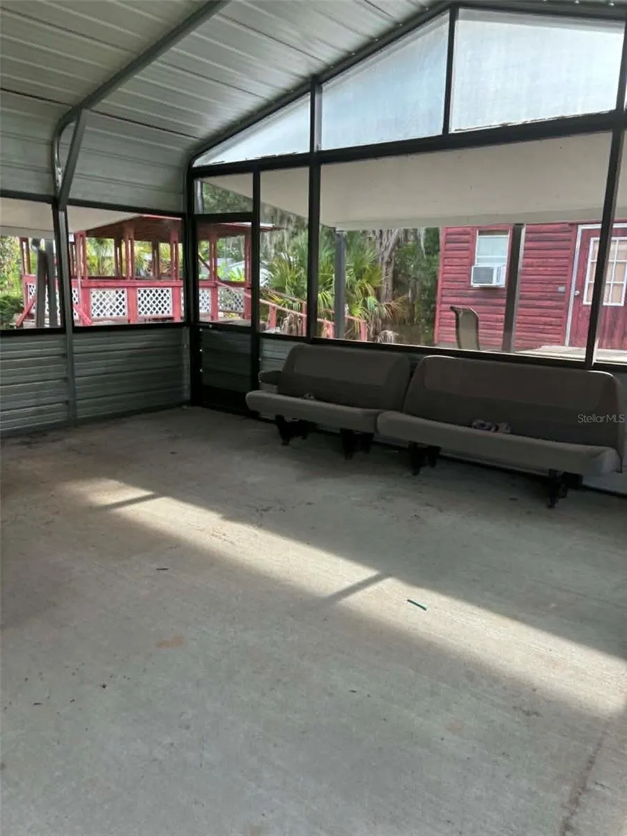 919 CR 482D Lake Panasoffkee, FL 33538
