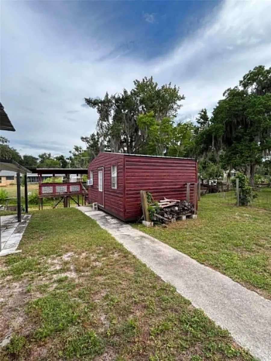 919 CR 482D Lake Panasoffkee, FL 33538